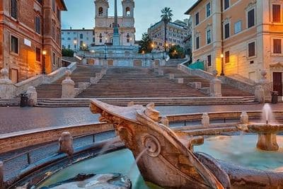 Den spanske trappen i Roma i kveldslys